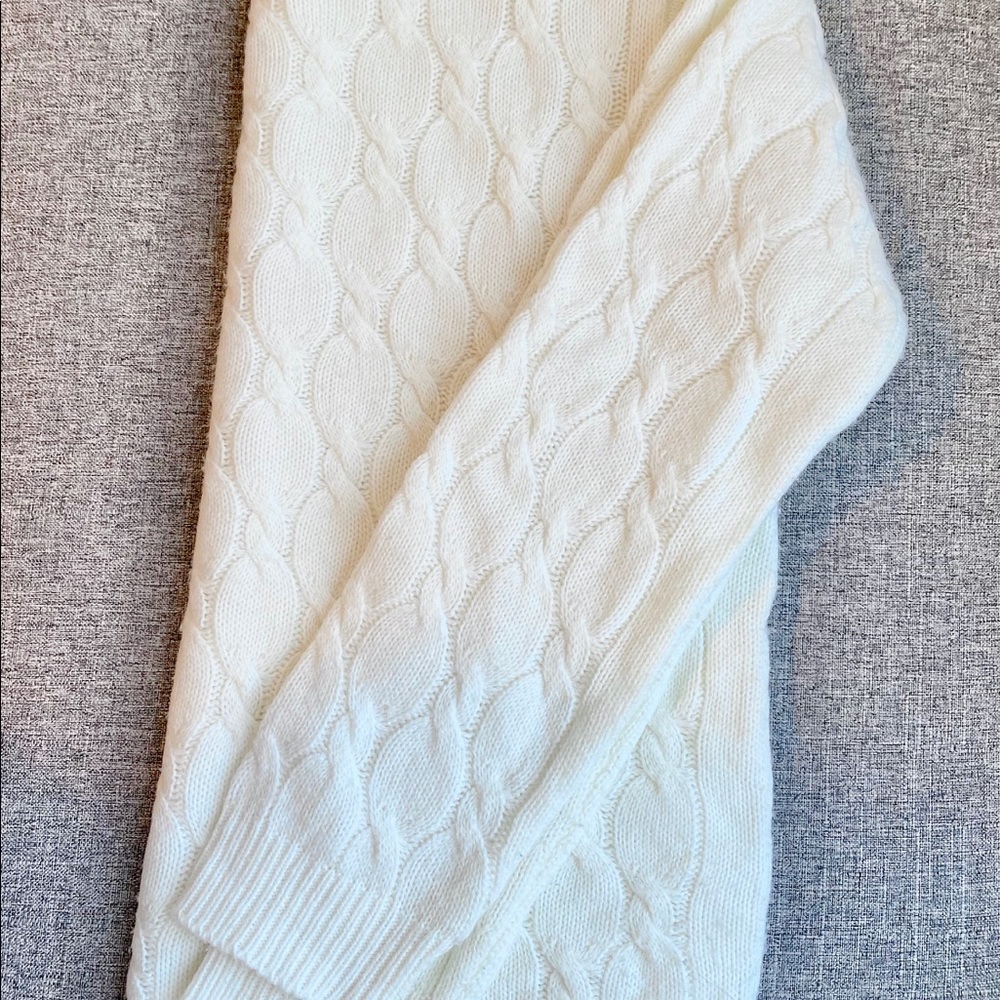 ✨ Forever 21 white sweater✨